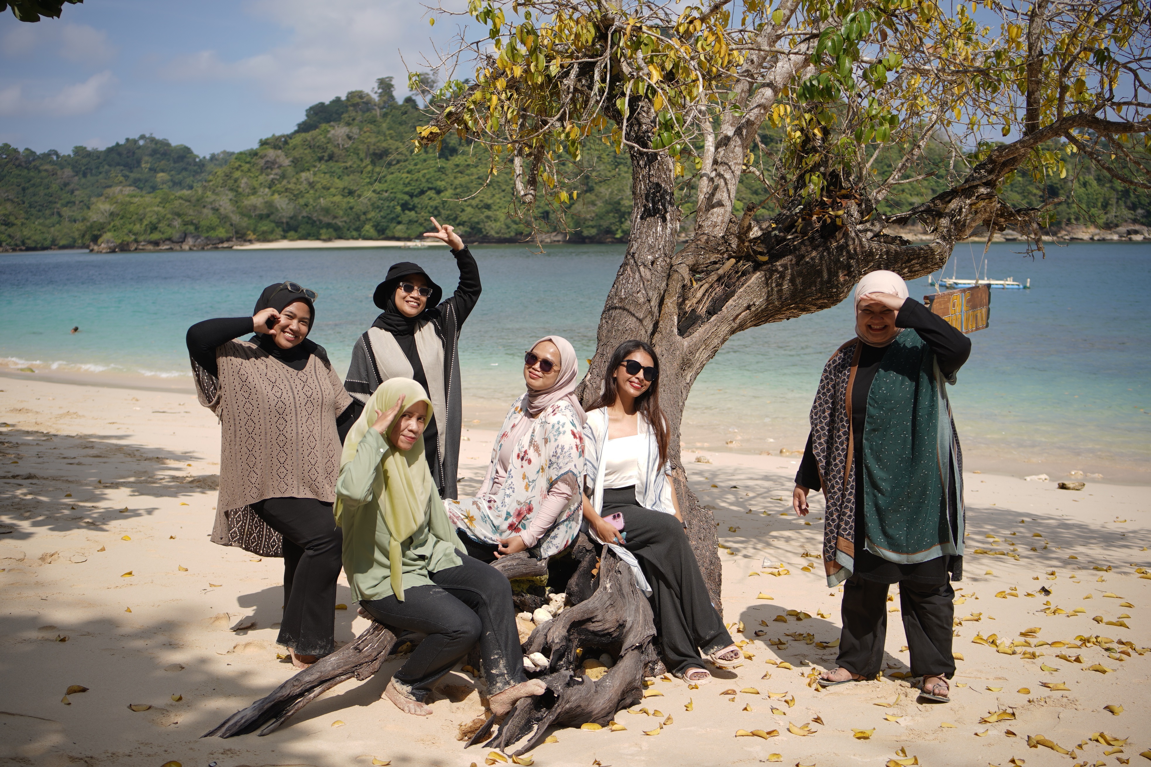Pantai 3 Warna