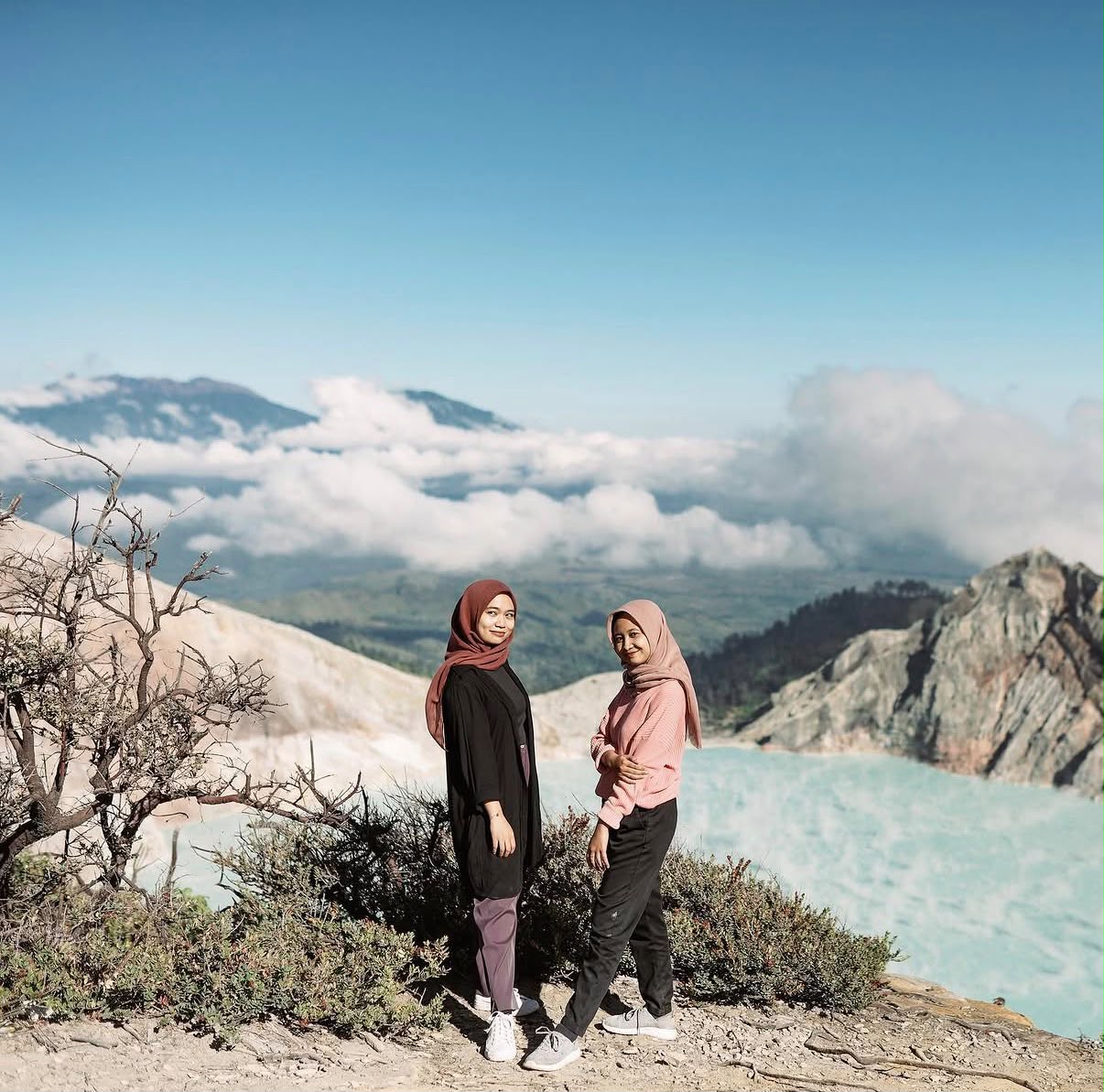{"id":"Kawah Ijen","en":"Ijen Crater"}
